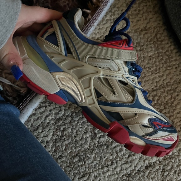 Balenciga shoes like new … no box - Picture 3 of 6